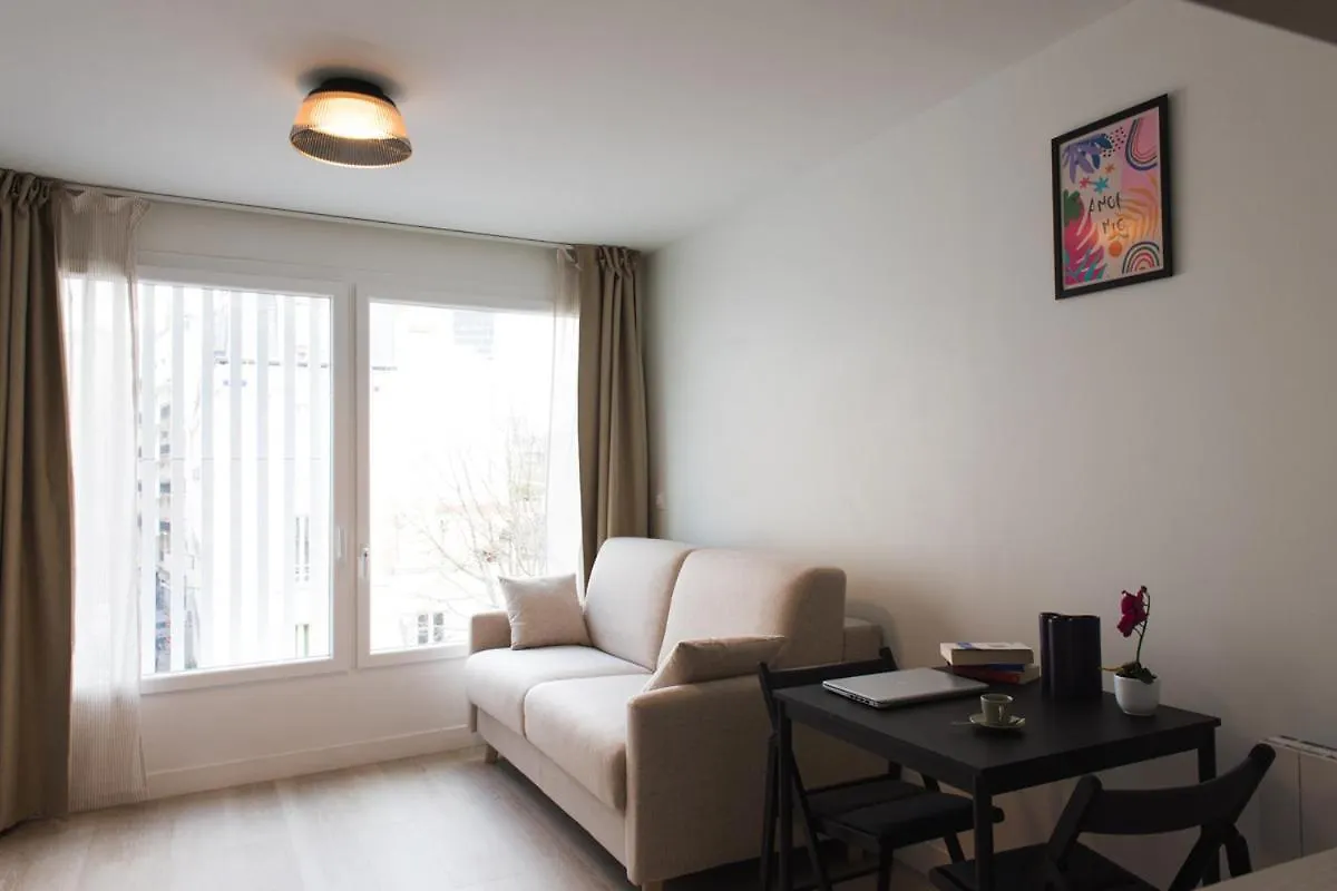 Bed and Breakfast HomyПариж Отель типа 